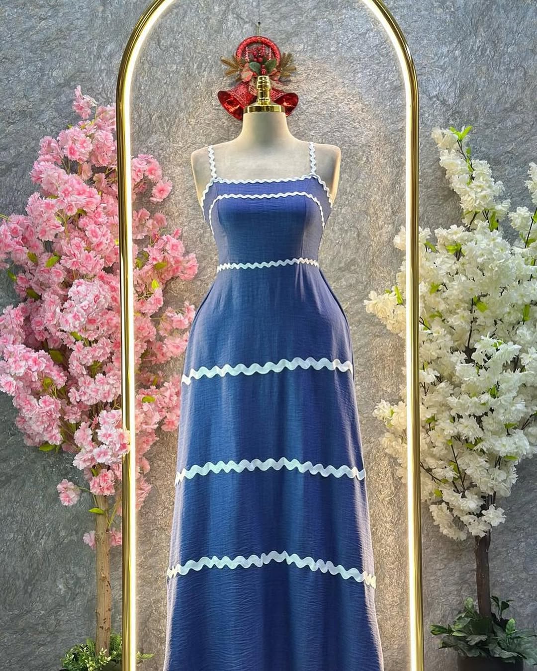 Women’s strapless shirred dress